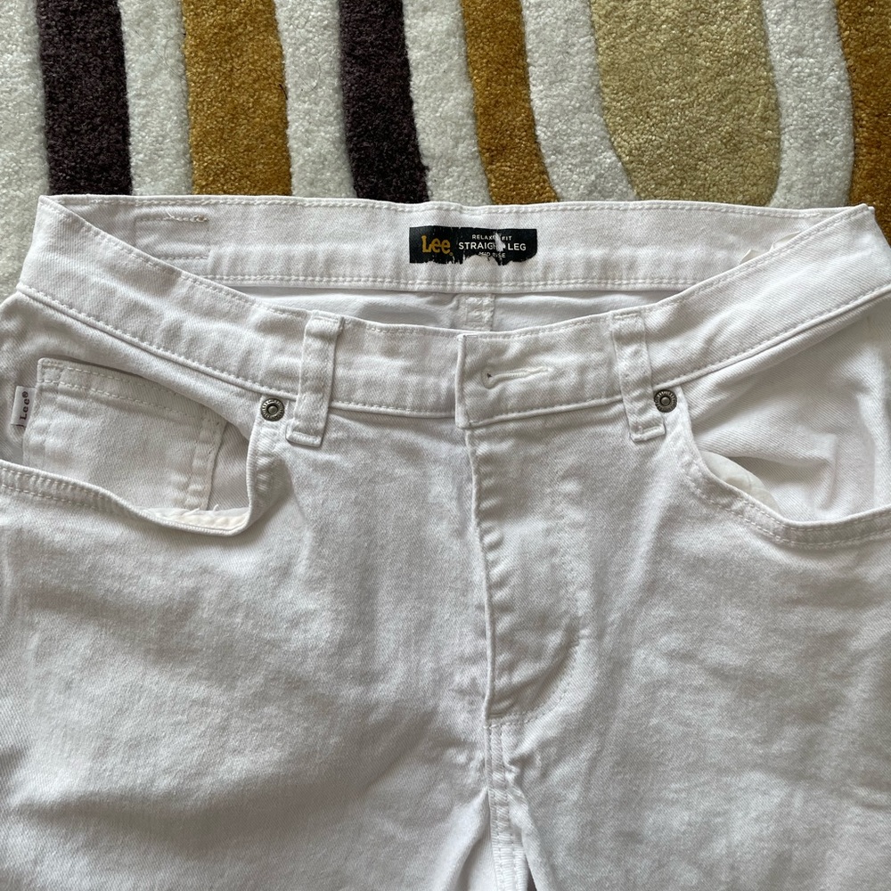Lee straight leg mid rise size 6